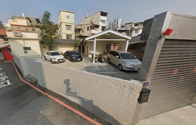 台中西屯法拍屋透天別墅店面邊間獨棟臨路車庫大地坪朝南農舍庭院