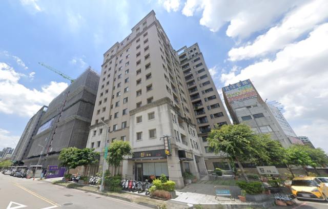 台中市西屯區臺灣大道三段90號七樓之2邊間四房車位興富發上城