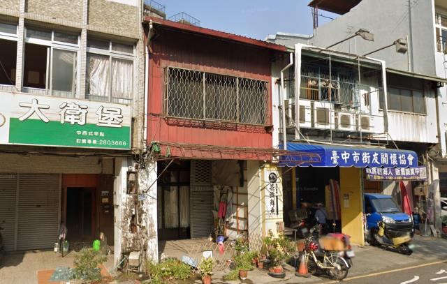 台中南屯拍屋透天別墅店面邊間獨棟臨路車庫大地坪朝南農舍庭院