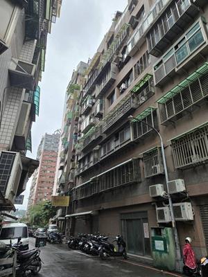 新北市汐止區福德二路156巷4號8樓新台北人社區法拍大樓